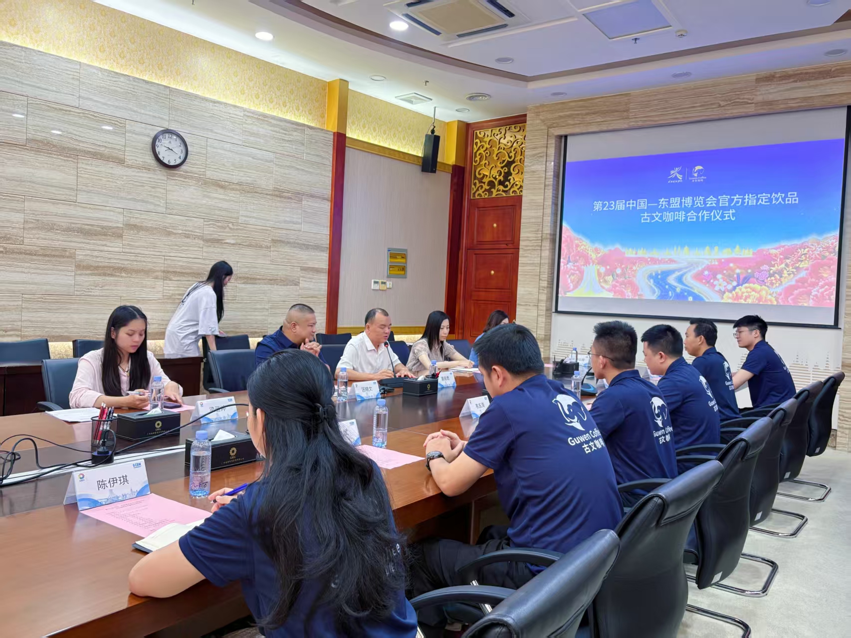 签约仪式现场氛围热烈