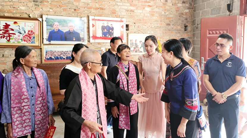 各方爱心人士慰问爱心妈妈